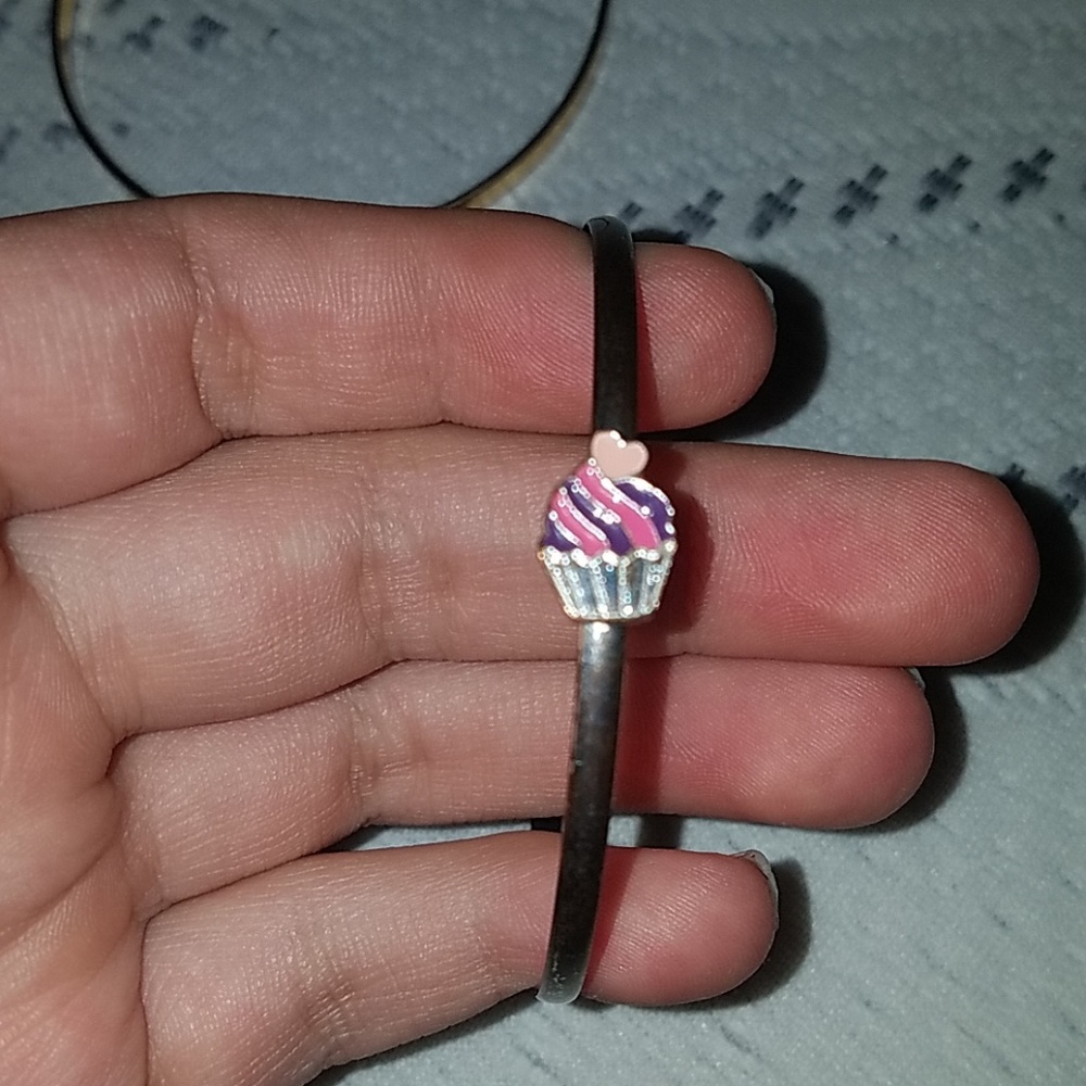 Bracelets - Picture 2 of 4